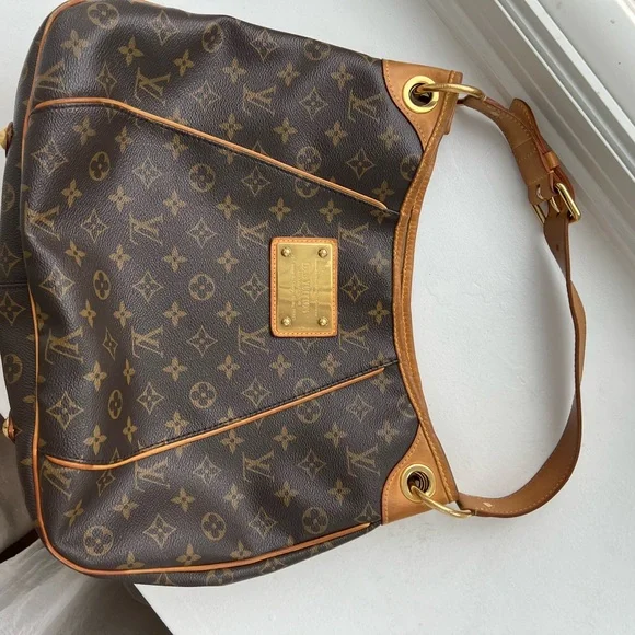 Louis Vuitton Galleria PM Shoulder Bag - Picture 15 of 16